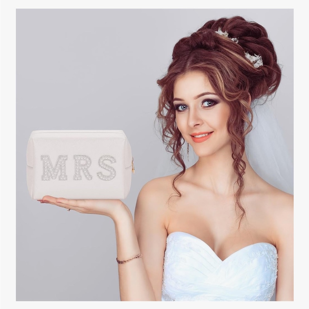 New "Mrs" Letter Cosmetic Bag Bridal Bachelorette gift Makeup Bag - Picture 2 of 6